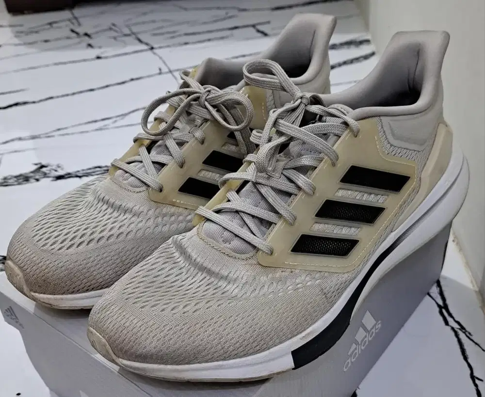 Sepatu Adidas size 47