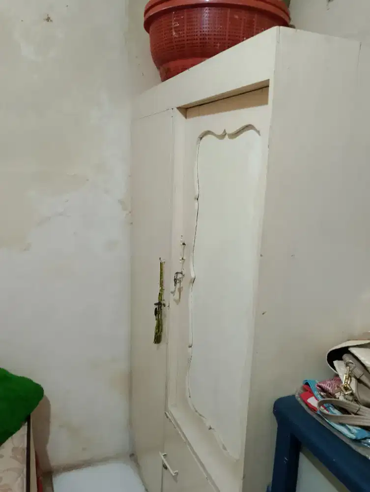 Lemari pakaian gantung kayu jati