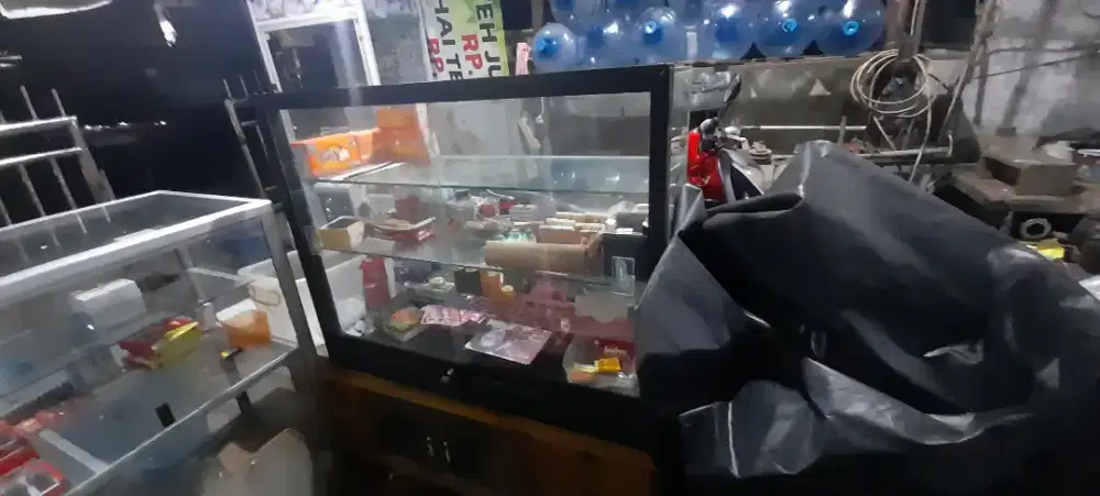 Etalase bekas masih bagus