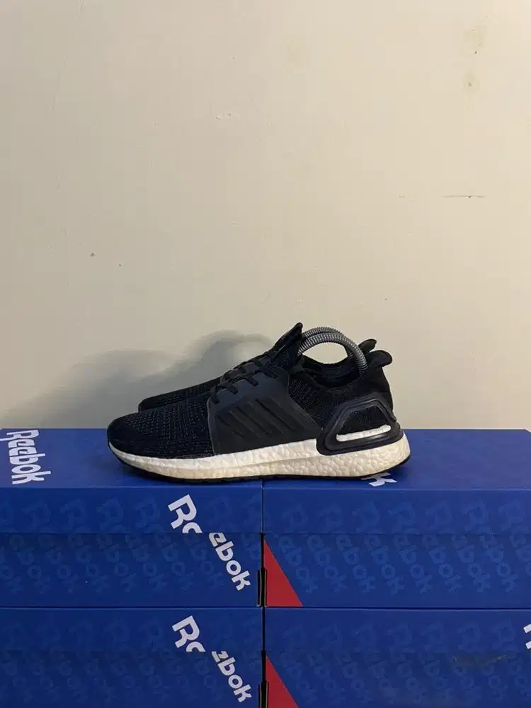 40 - Sepatu Lari Running Jogging Adidas Ultraboost 19 Bekas Second