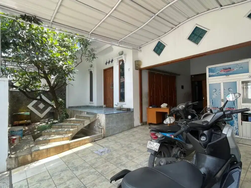 Rumah Terawat Lokasi Strategis di Kiara Sari