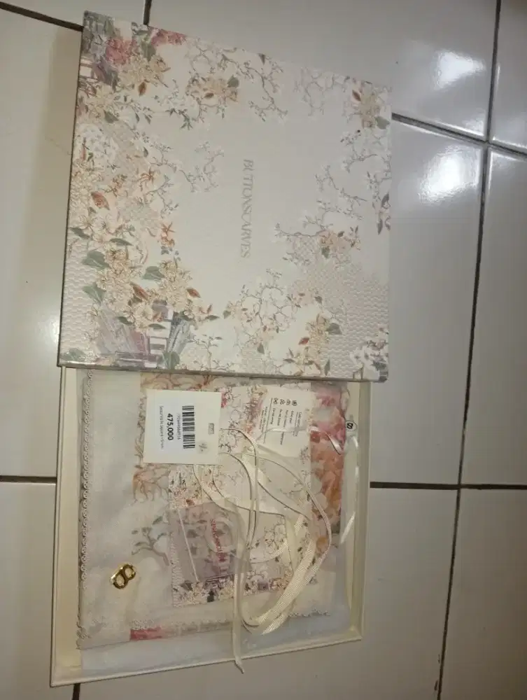 Buttonscarves seoul voile square hijab