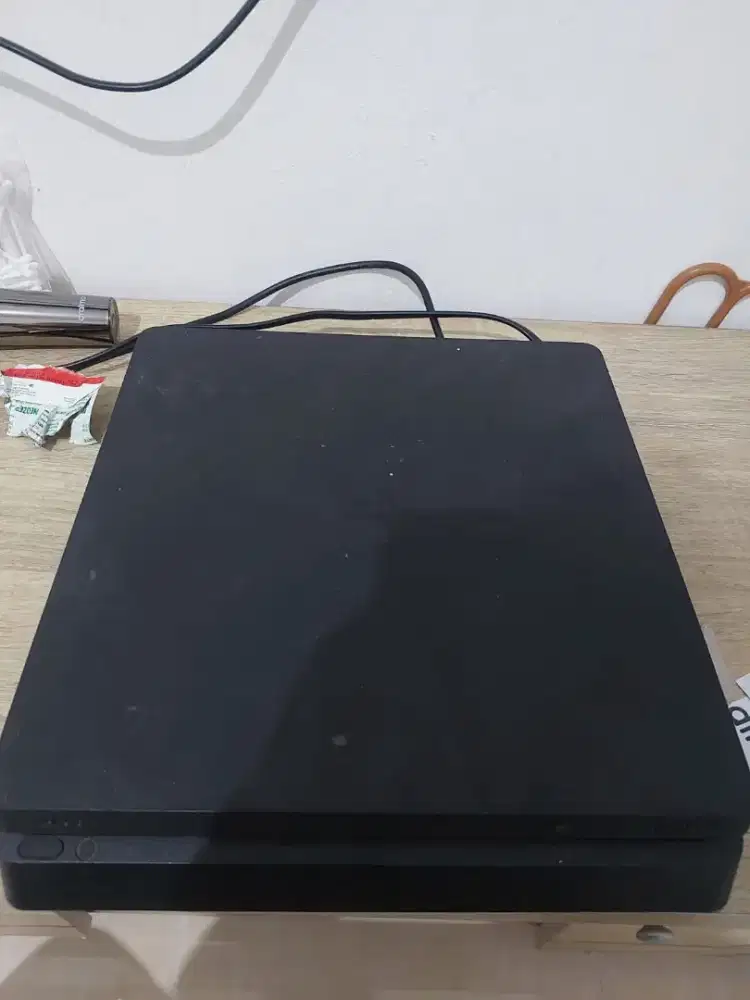 dijual PS 4 slim 500 mb