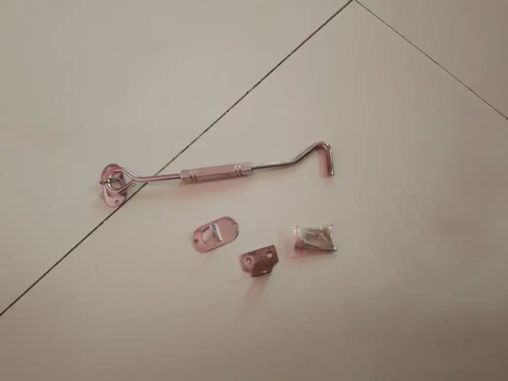 hooks jendela penyangga