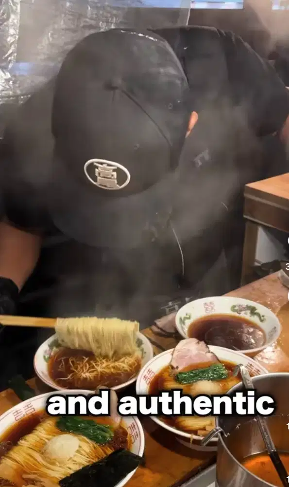 Crew Kedai Mie Ramen