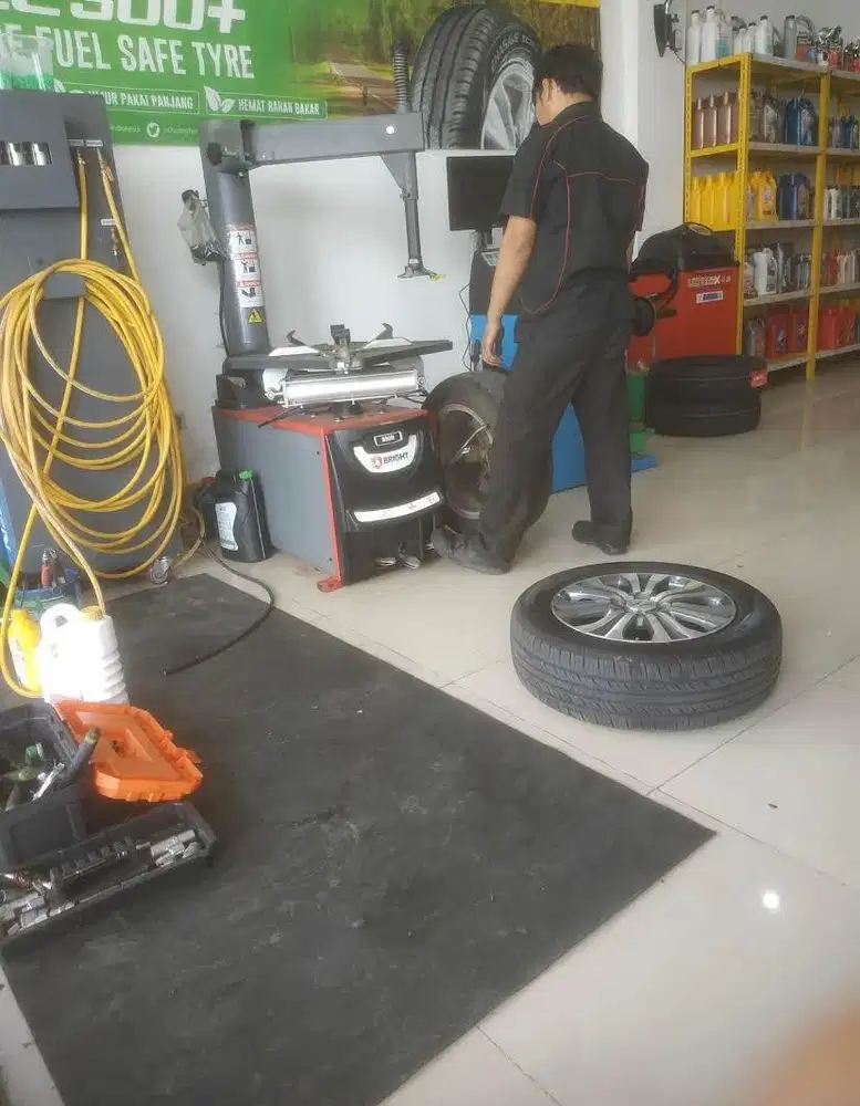 Dibutuhkan CS / Service Advisor Bengkel – Bekasi, Harapan Indah