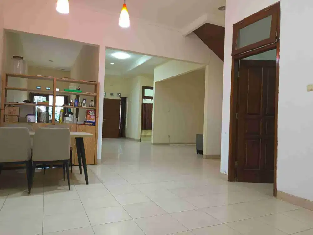 Rumah Dijual Perlu Sedikit Renov  Di Villa Melati Mas Serpong