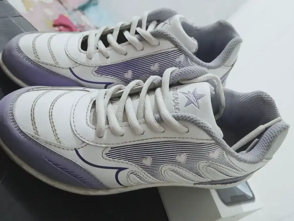 SEPATU Olahraga Remaja/Anak Usia 10-15