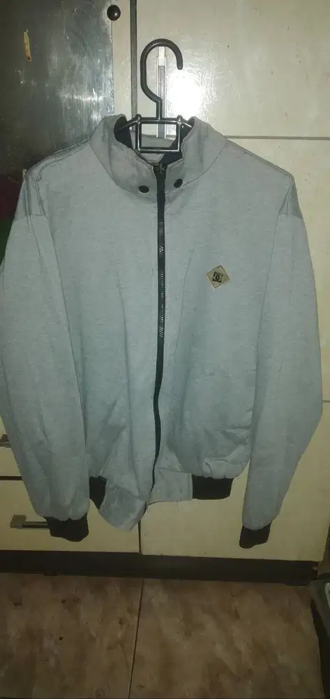 Jaket parasut Hoodi