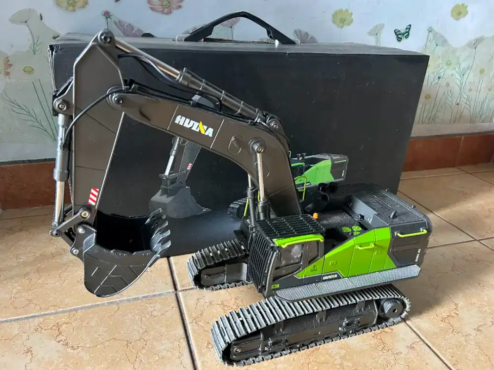 Rc excavator Huina 1593