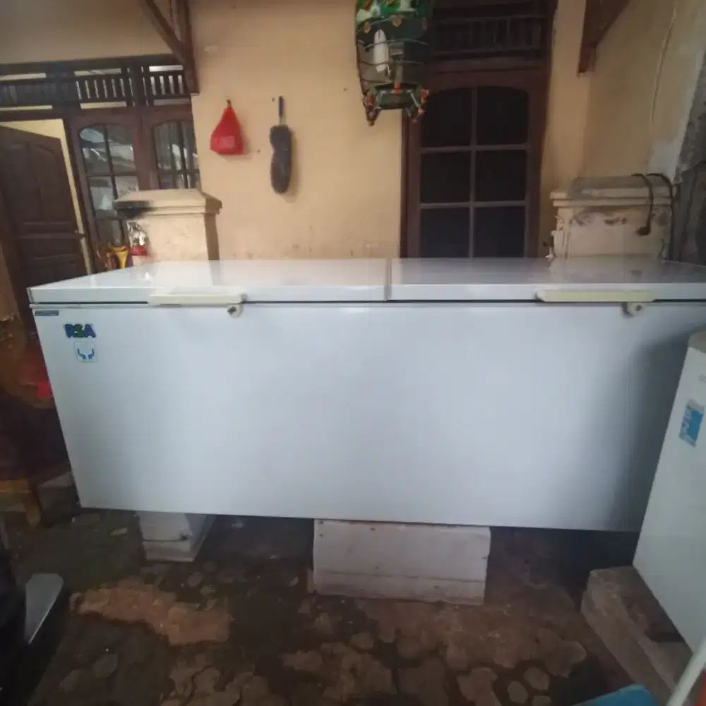 Freezer box ukuran 1200 Liter, merek RSA