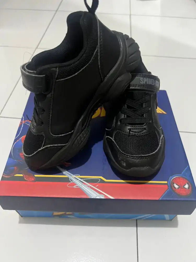 Sepatu anak Spiderman