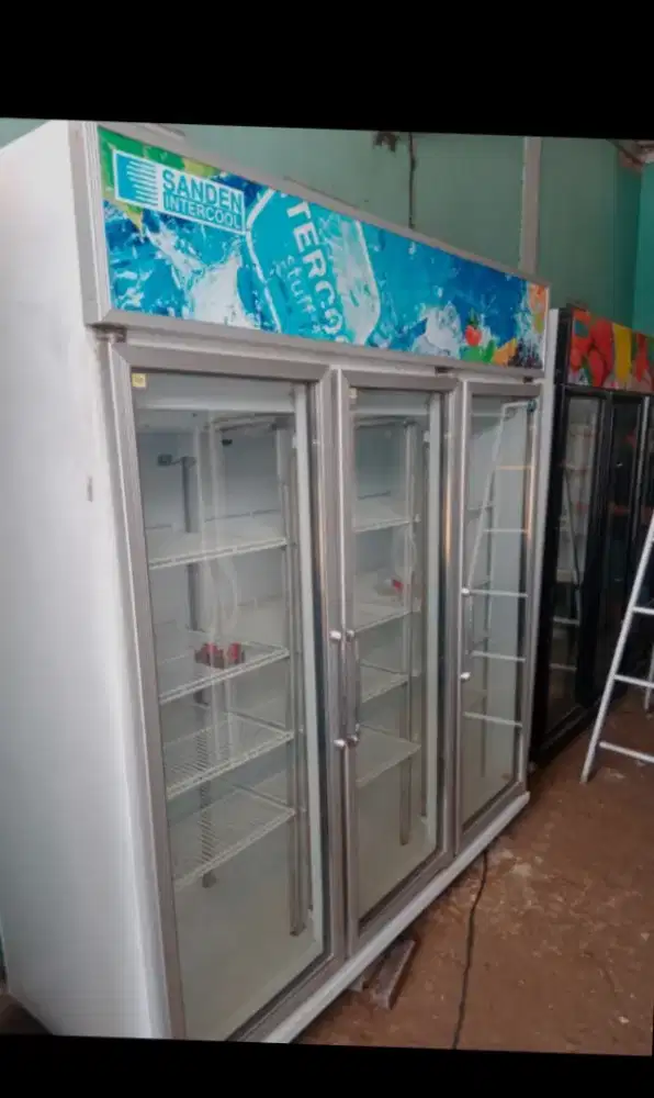 Showcase 3 pintu SANDEN