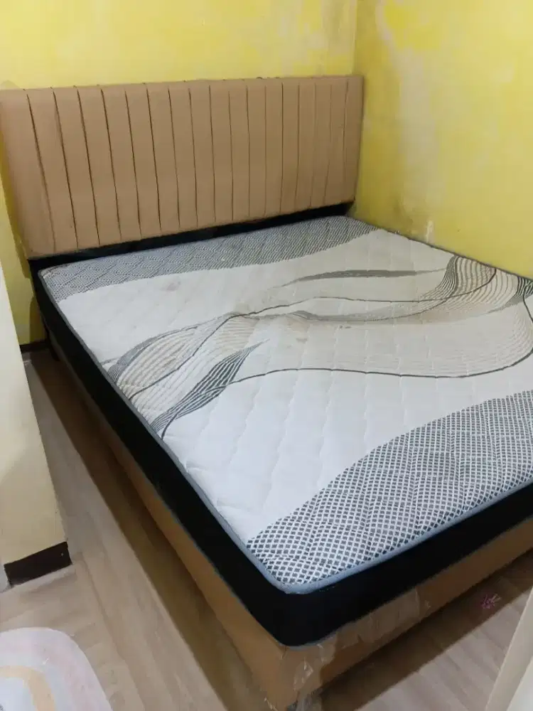 Kasur + dipan ukuran 180x200 cm