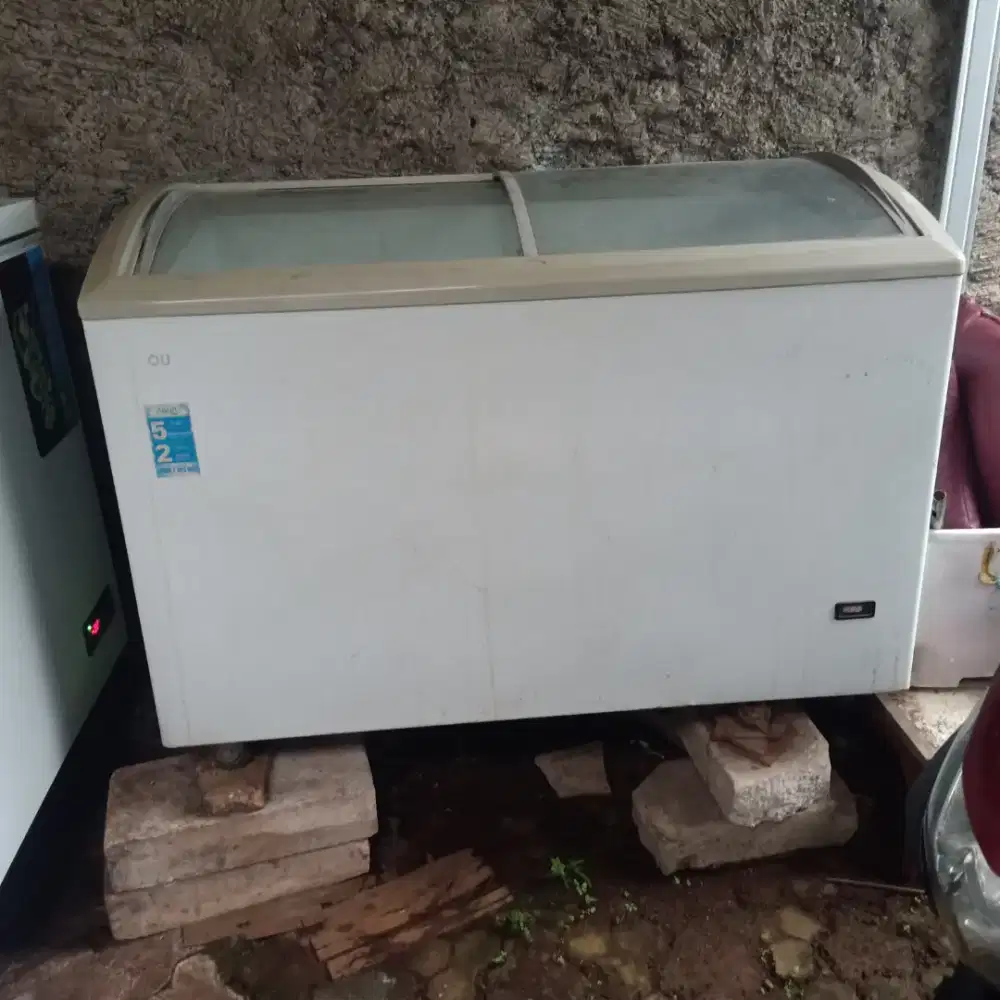 Freezer kaca kapasitas 250 Liter, merek Aqua