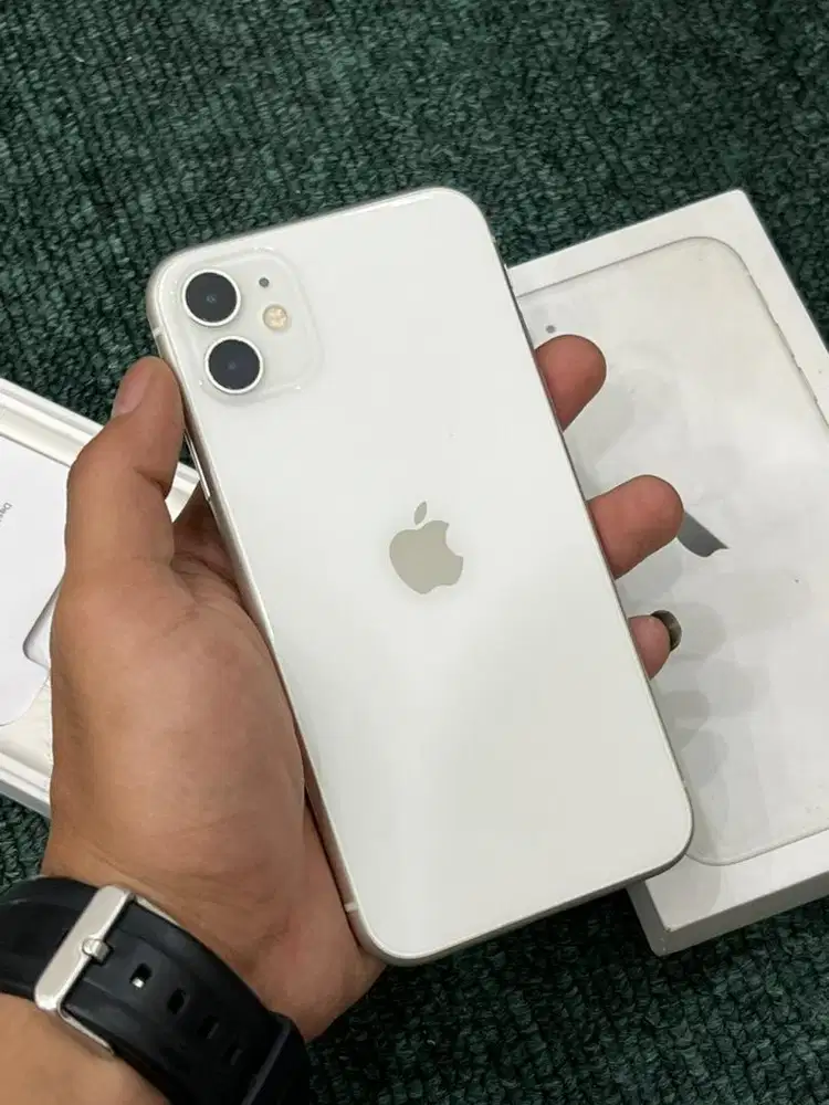 Iphone 11 white iBox 64Gb HB 84% original lengkap.