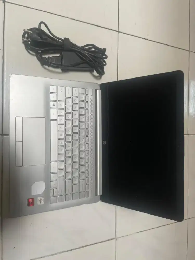 Laptop HP F7KAPA3 AMD ATHLON SILVER 3050U