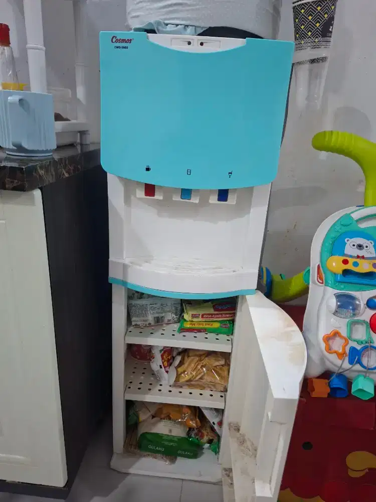 Cosmos dispenser panas dan dingin