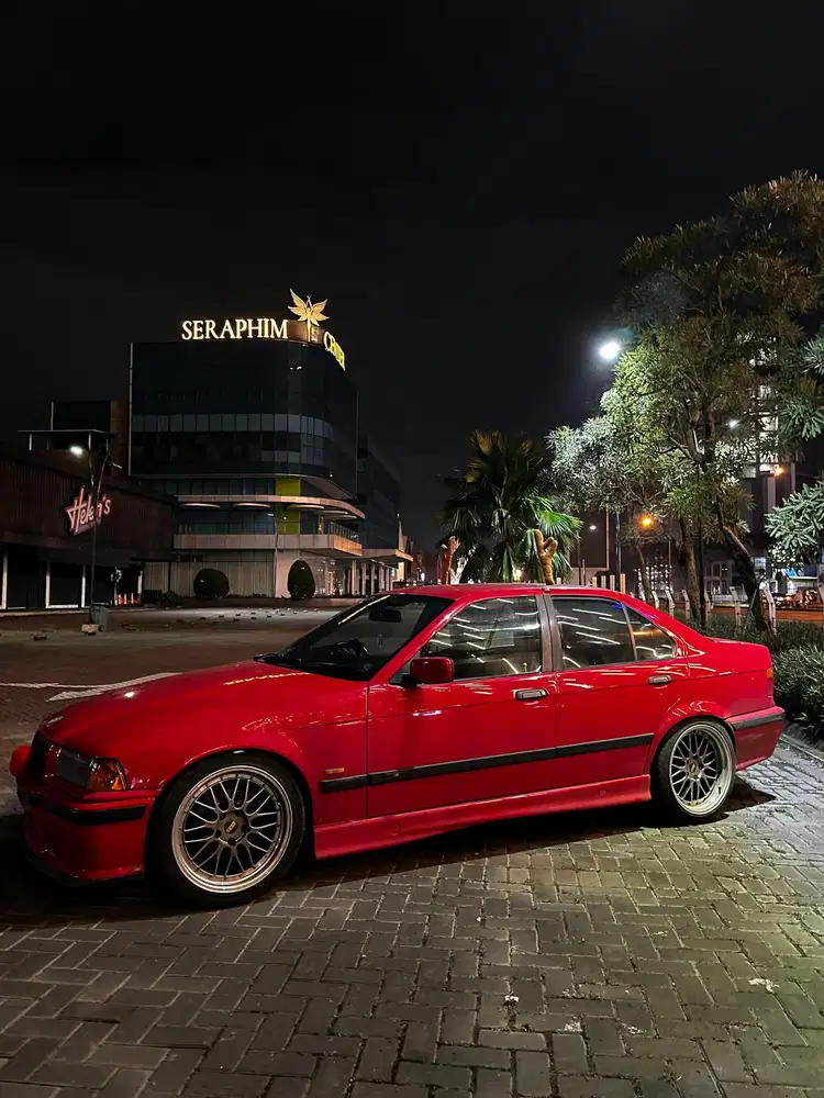 BMW 323i 1997 Bensin