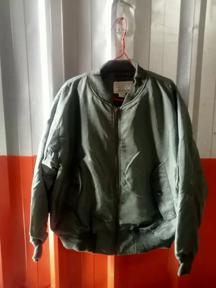 Jaket bomber army cakep