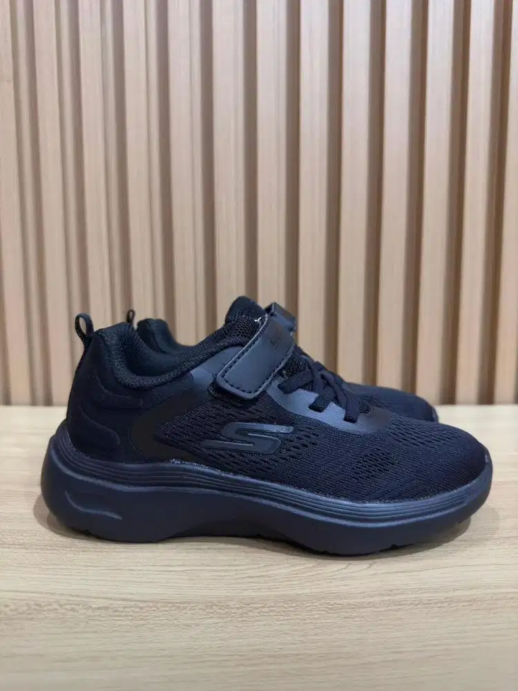 skechers full black anak
