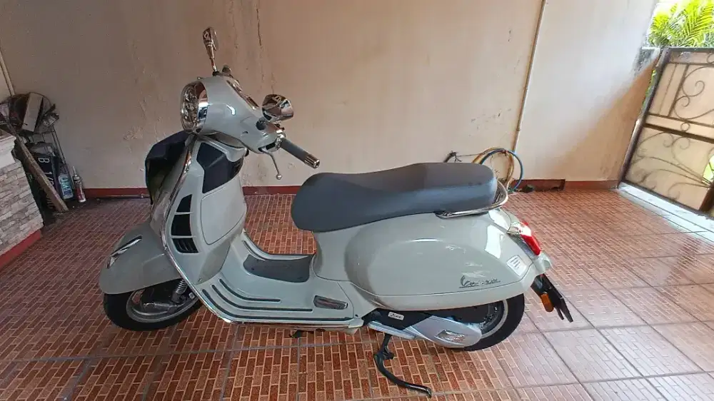 Vespa gts classic 2025 warna beige