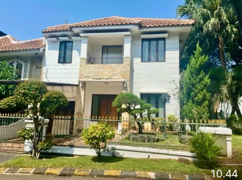 Di jual  harga miring rumah 2 lantai siap huni semi furnish