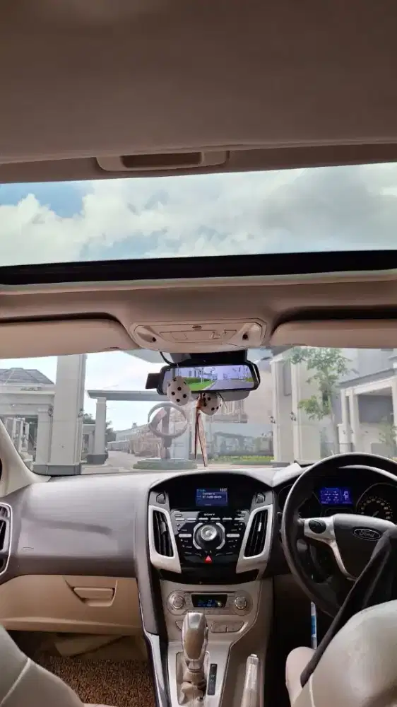 Dijual cepat ford focus (sedan) pemakaian sendiri & terawat