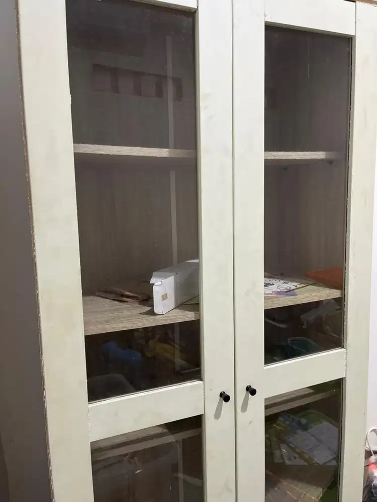 Lemari Buku Tutup Kaca
