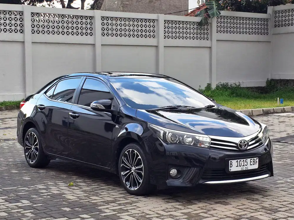 Toyota Corolla Altis V 1.8 AT 2015
Warna Hitam
Km 93Rb Service Record