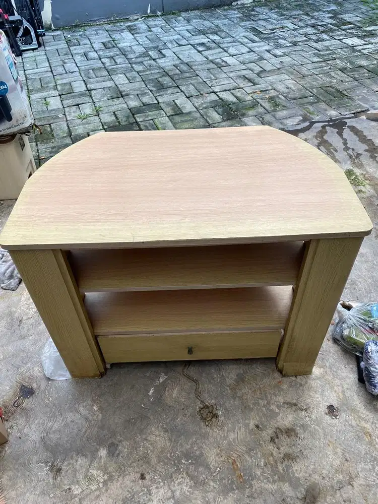 Meja Televisi warna kayu
