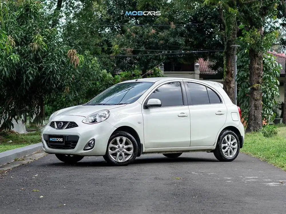 TERMURAH 19 JUTAAN! LOW KILOMETER MARCH XS 1.2 AT 2014 WHITE MOBCARS