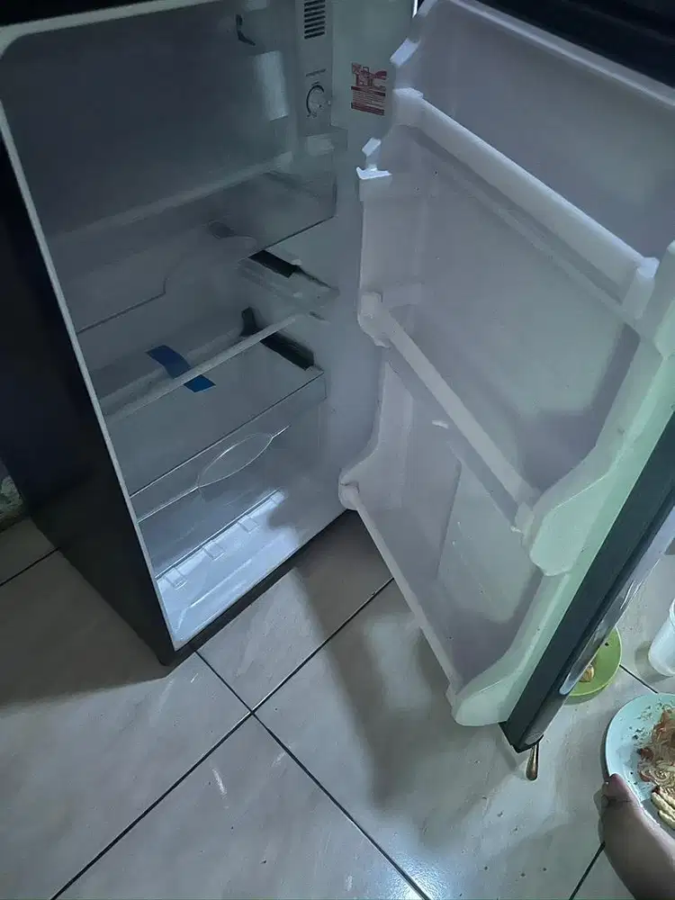 Kulkas sharp 1 pintu