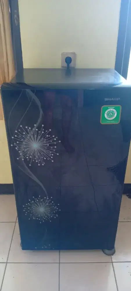 Jual Kulkas (Refrigerator) SHARP Like New