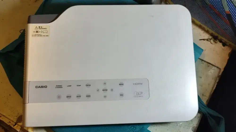 Proyektor Casio kondisi apa adanya