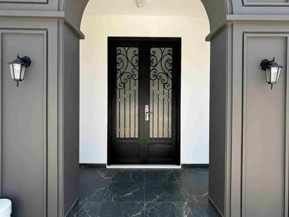 Dijual Rumah Baru Gress American Classic Style Dharmahusada Mas Surabaya Timur