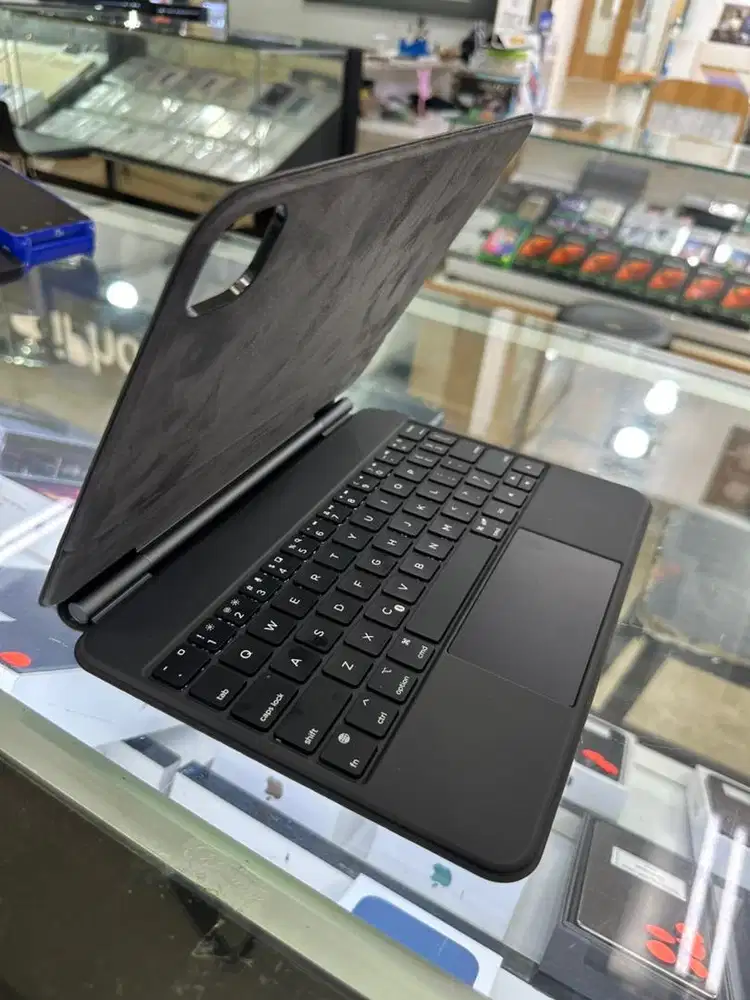 Second Magic keyboard Adam Matrix ipad  11 inch mulusss