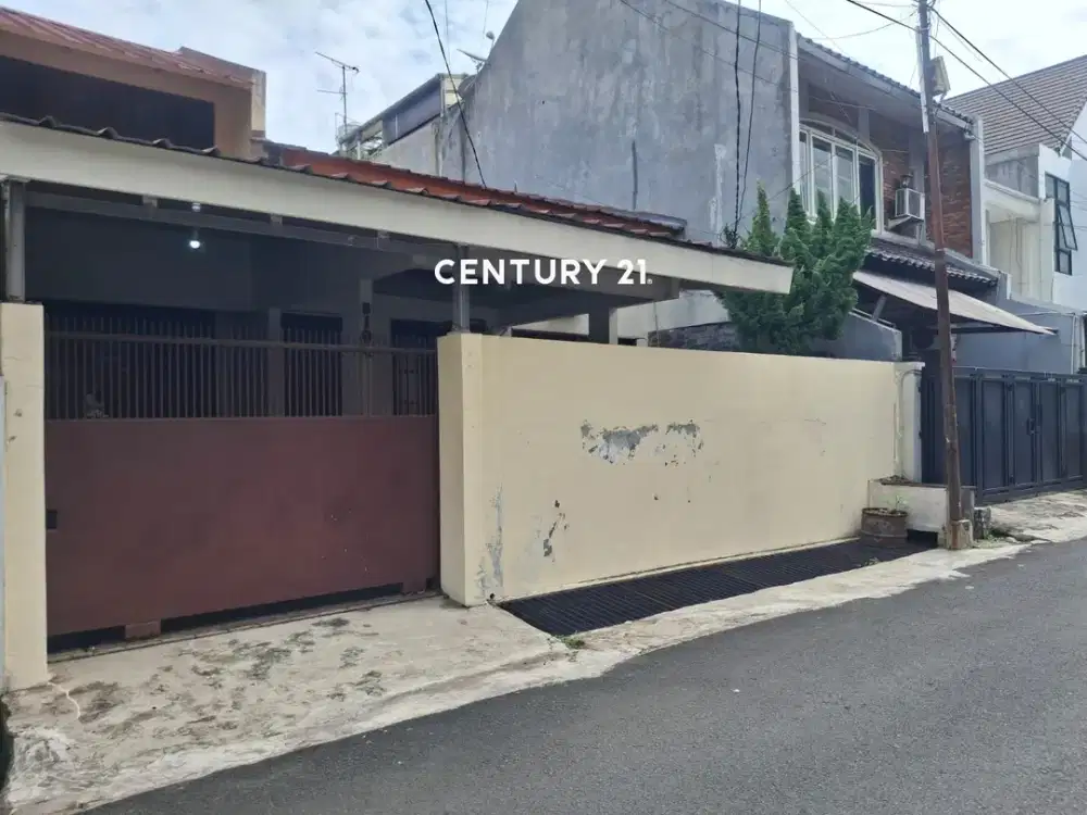 Cipete  Dijual Rumah Lokasi Strategis 2 Lantai Dan Siap Huni