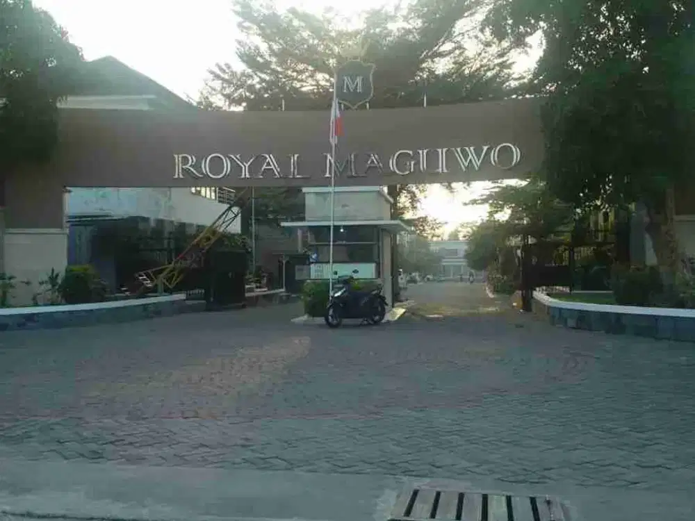 DIJUAL RUMAH DI DALAM PERUMAHAN ROYAL MAGUWO