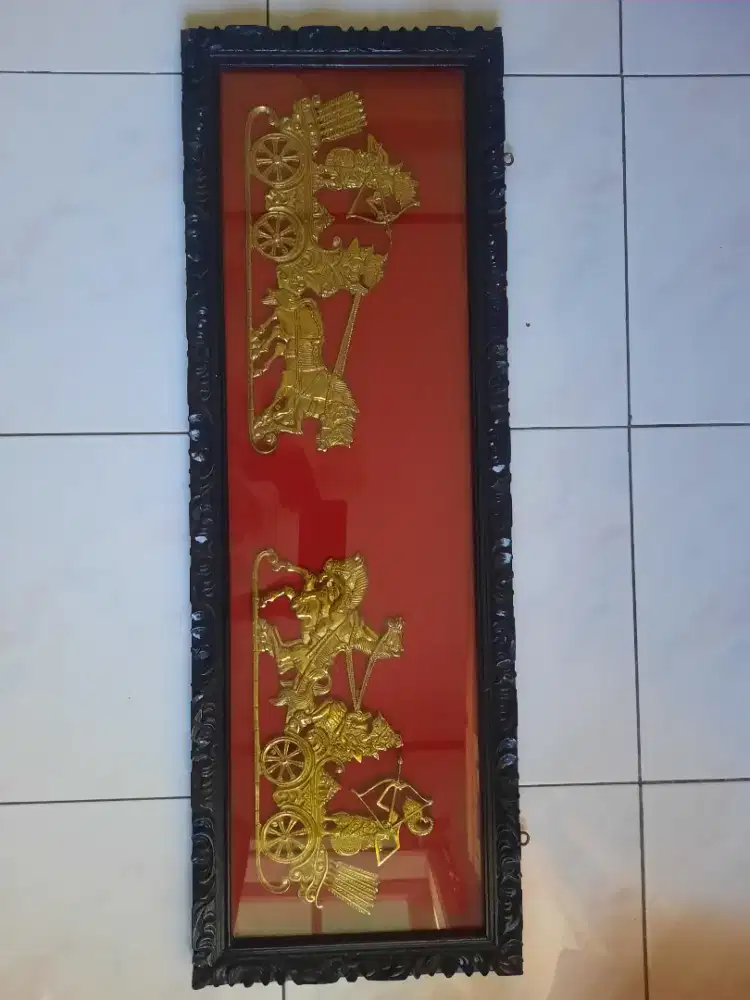 Hiasan wayang ukir kuningan