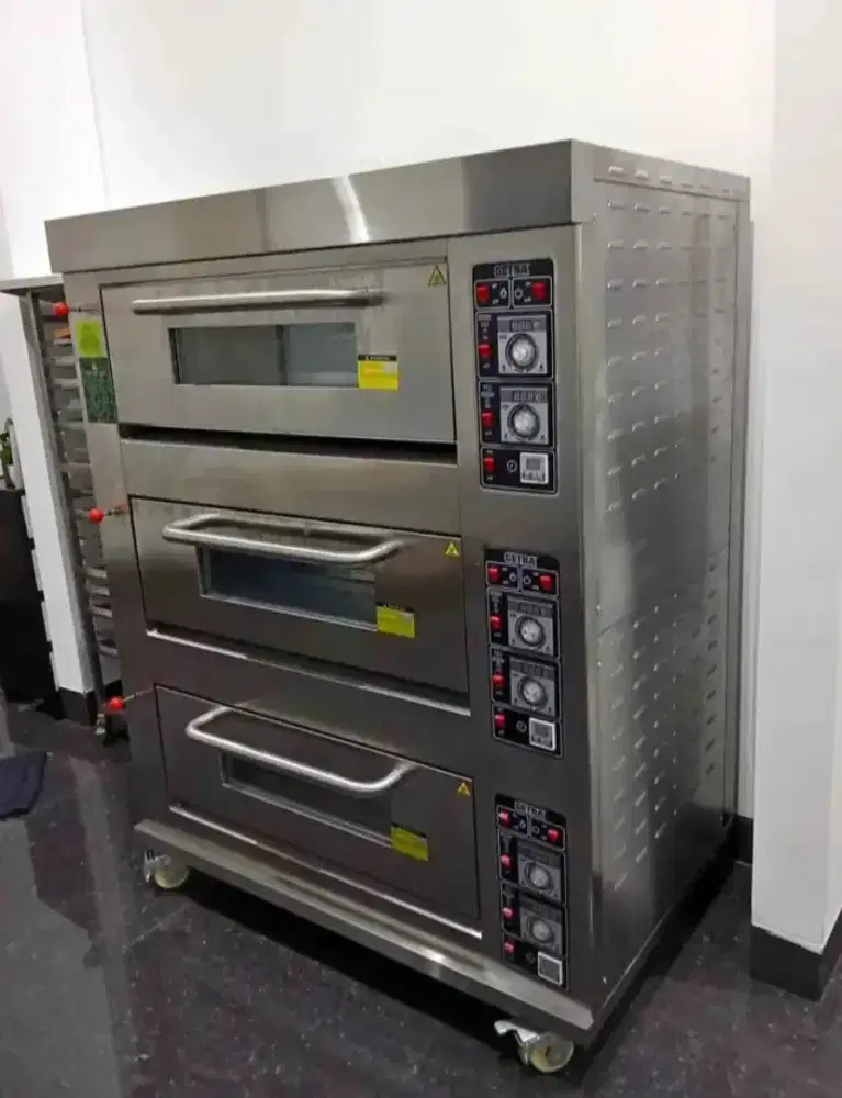 Oven getra 3 deck 6 tray, masih seperti baru