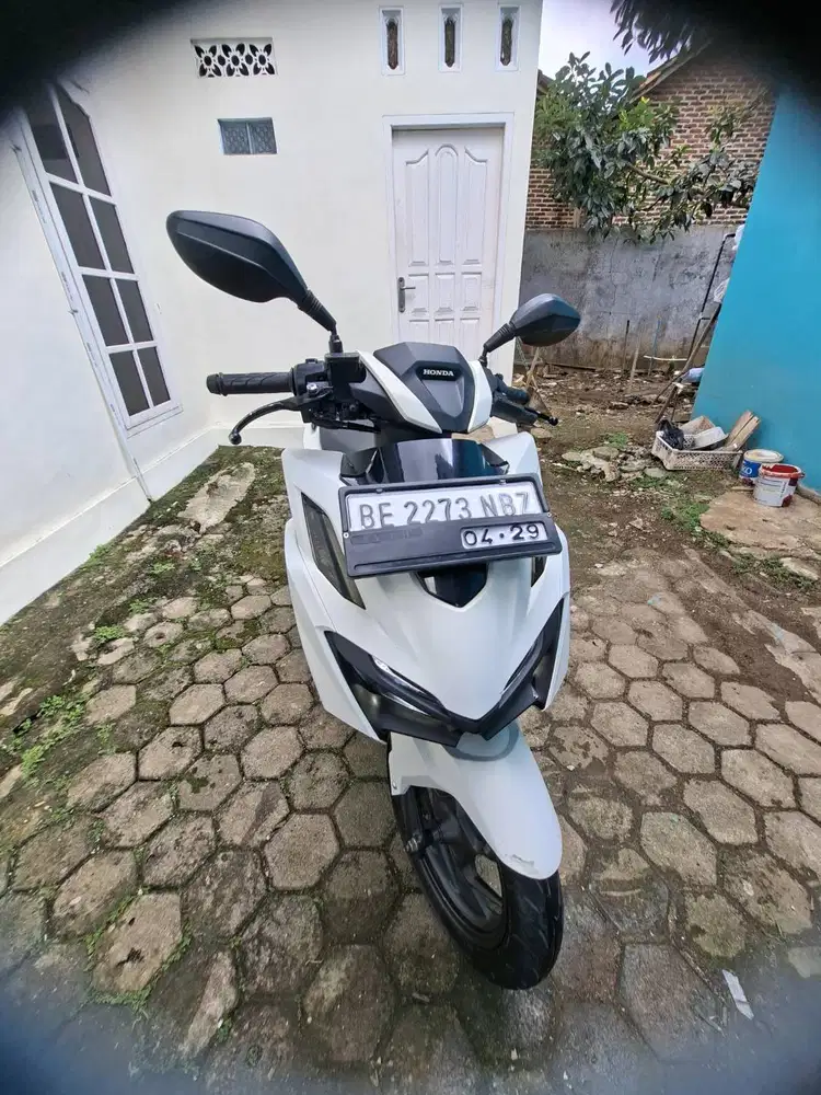 VARIO 160 2024 PUTIH BE