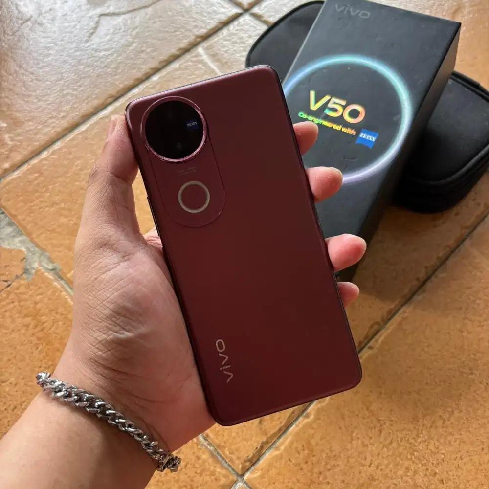 Vivo V5012/256GB Harmony Red LIKE NEW