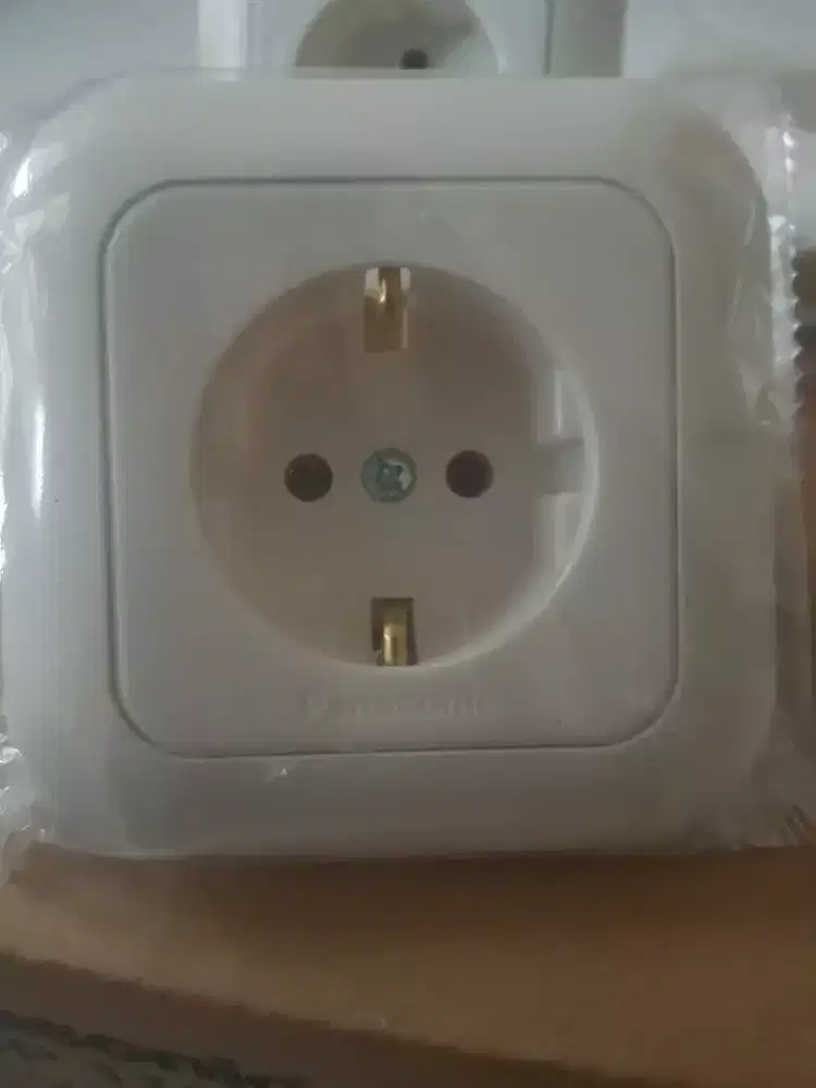 Stop kontak panasonik