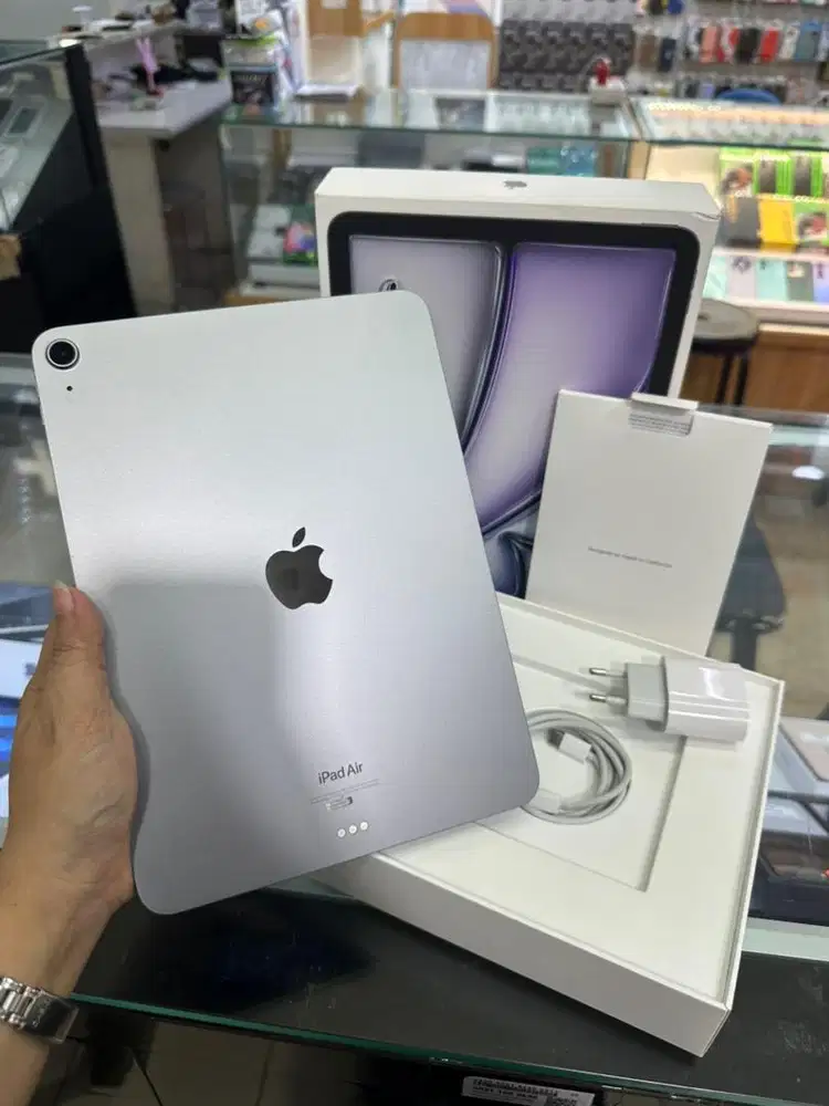 Second IPad Air M2 128GB Wifi Only 11 inch Ex Garansi Resmi iBox Mulus