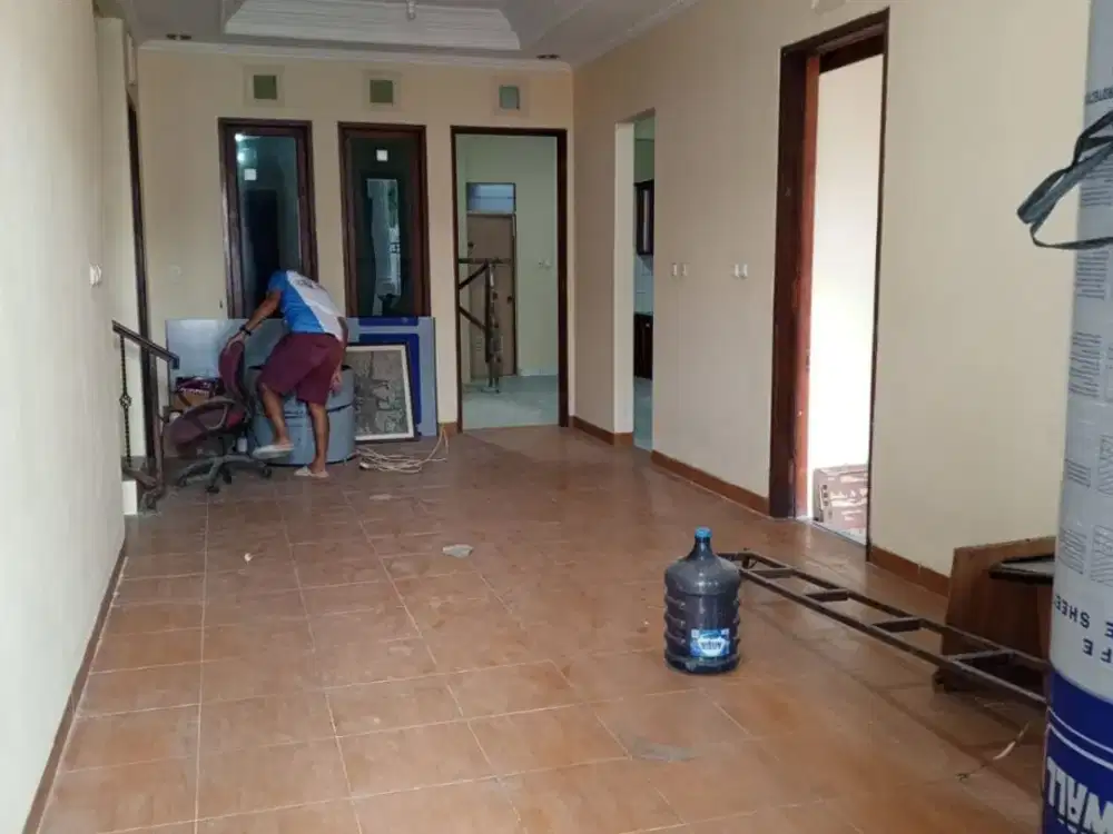 rumah cantik Mewah dekat akses tol, terminal dan stasiun di taman pulo gebang jakarta timur