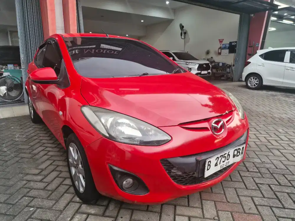 Mazda 2 Manual V  2012 Bensin Merah Metalik