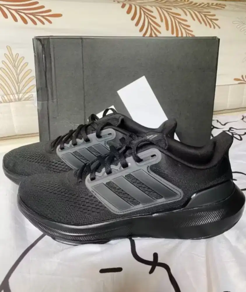 Sepatu adidas ultrabounce full black