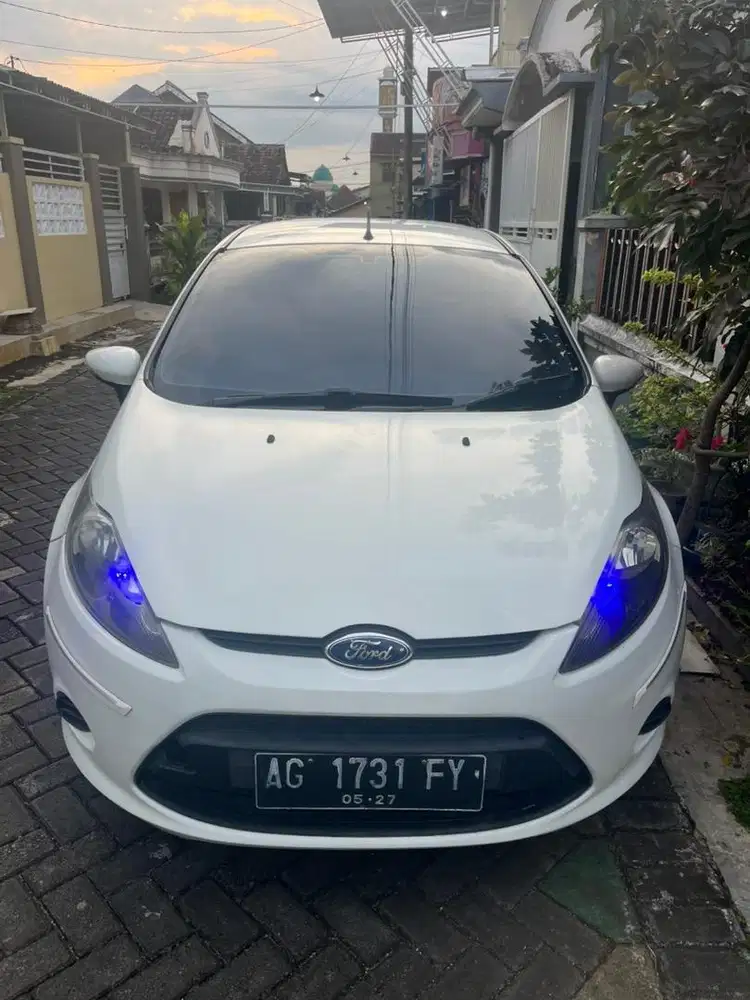 DIJUAL FORD FIESTA 2012 Matic
