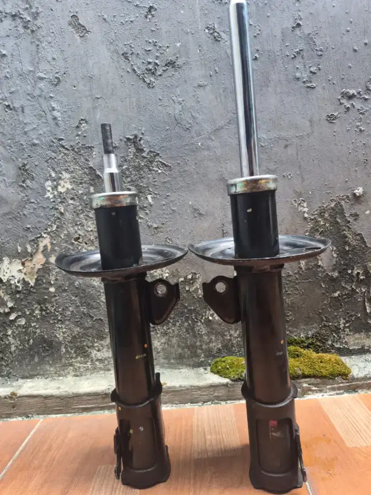 Shockbreaker depan toyota yaris bakpao